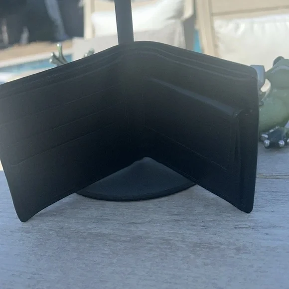 Gucci Bifold Black Studded Leather Unisex Wallet - Picture 6 of 7